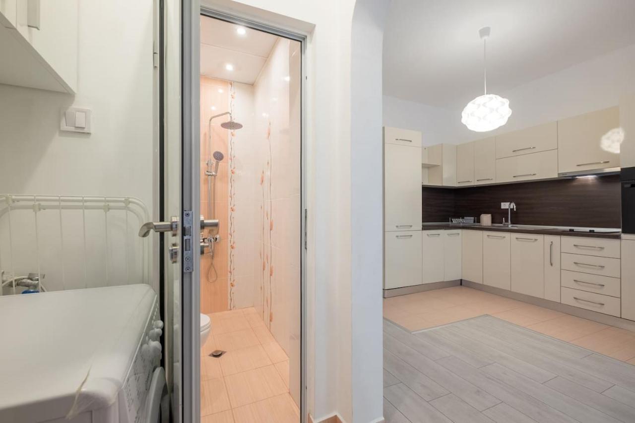 Your Perfect Place To Stay On Vitosha Str Apt Szófia Kültér fotó