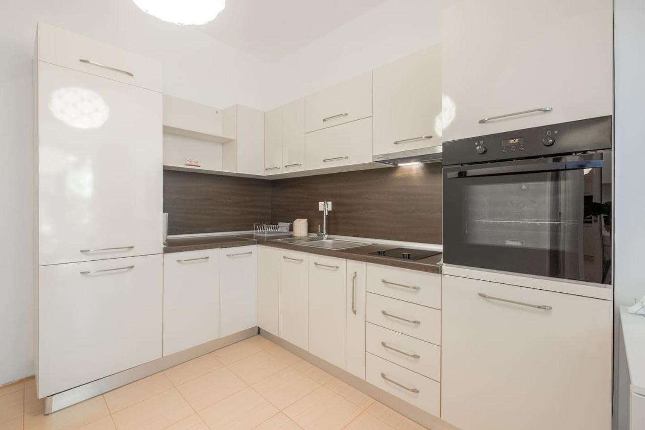 Your Perfect Place To Stay On Vitosha Str Apt Szófia Kültér fotó