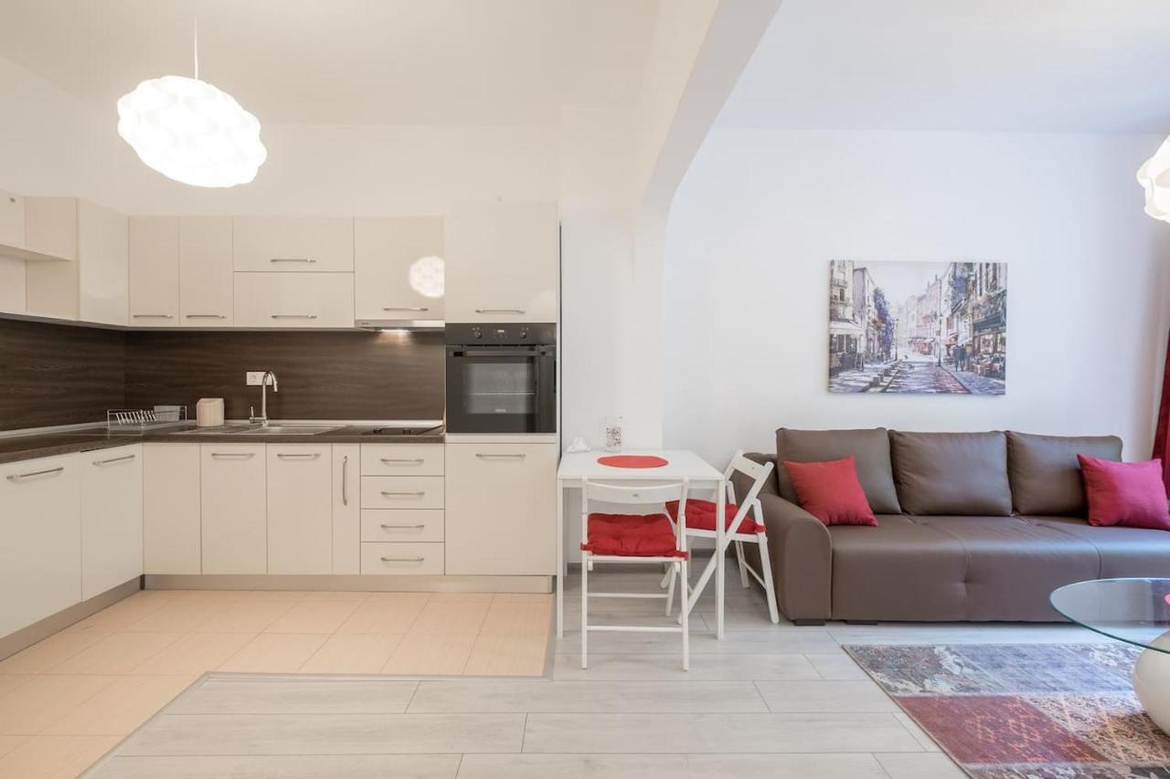 Your Perfect Place To Stay On Vitosha Str Apt Szófia Kültér fotó
