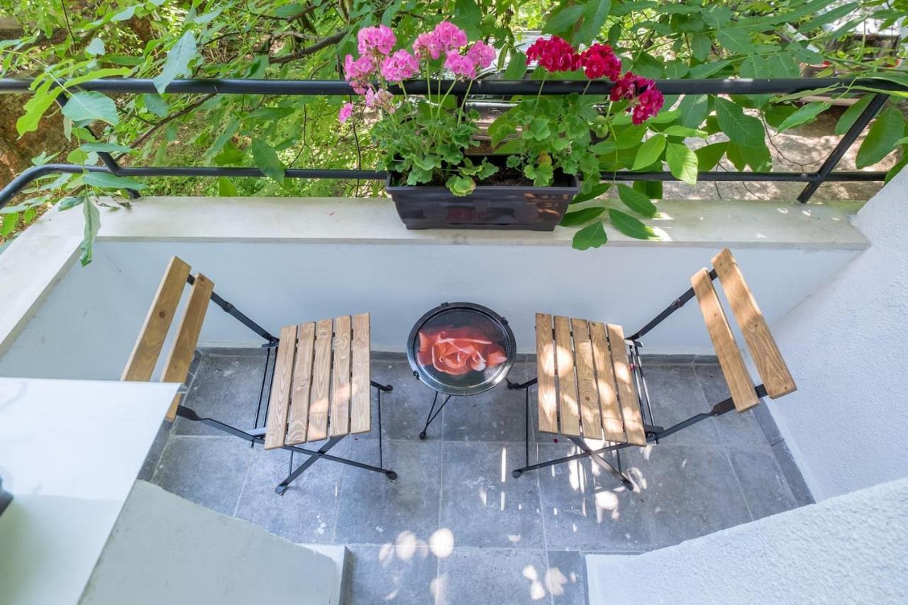 Your Perfect Place To Stay On Vitosha Str Apt Szófia Kültér fotó