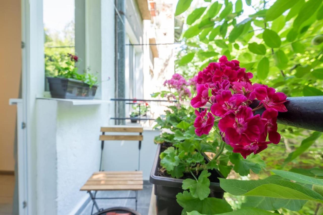 Your Perfect Place To Stay On Vitosha Str Apt Szófia Kültér fotó